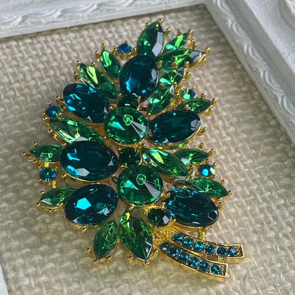 NEW Teal & Green Bling Brooch Pin Brooch Rhinestones Floral Spray - Picture 7 of 7